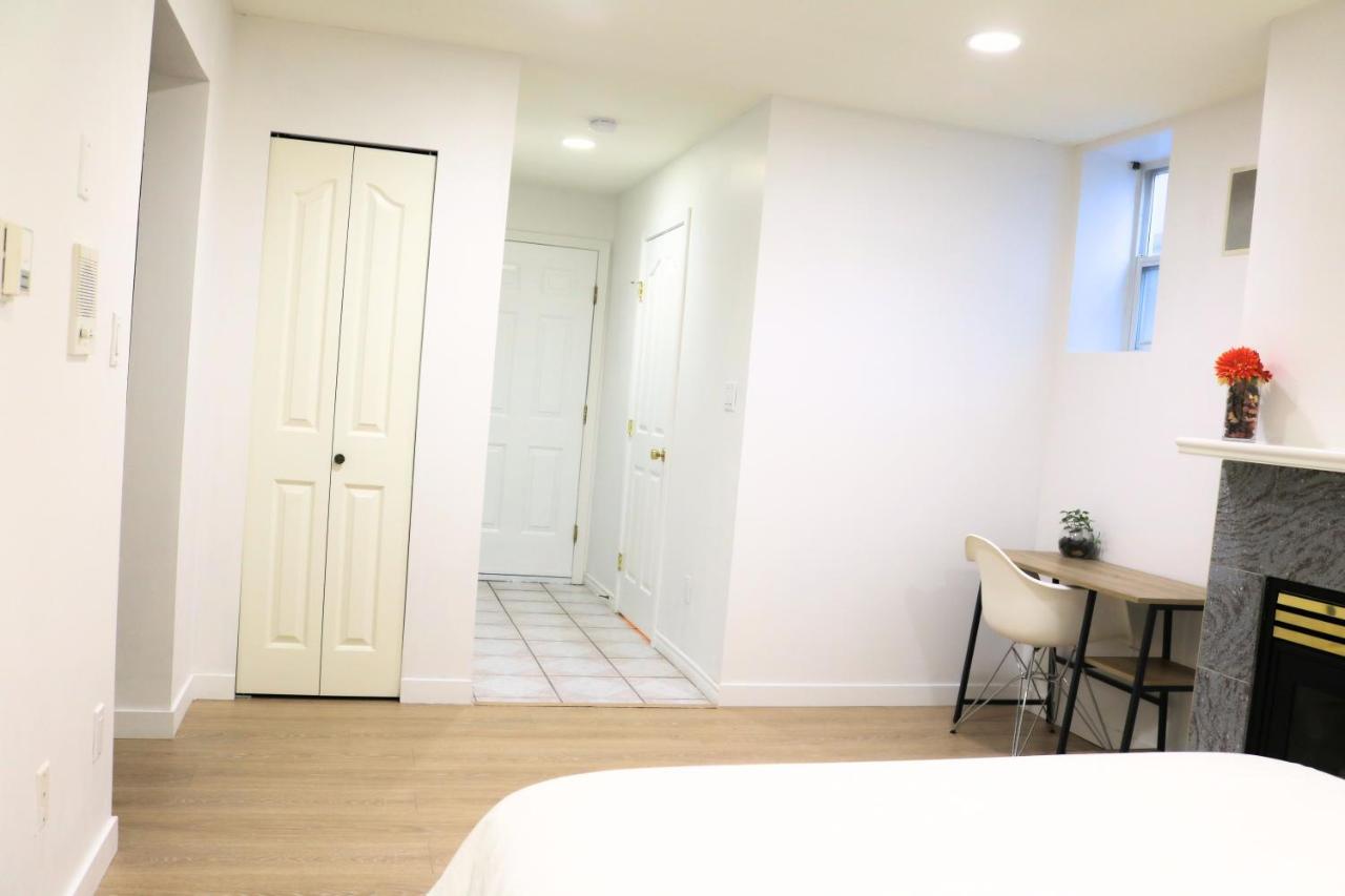 Pristine 3 Beds 2 Washroom Guest Suite 서레이 외부 사진