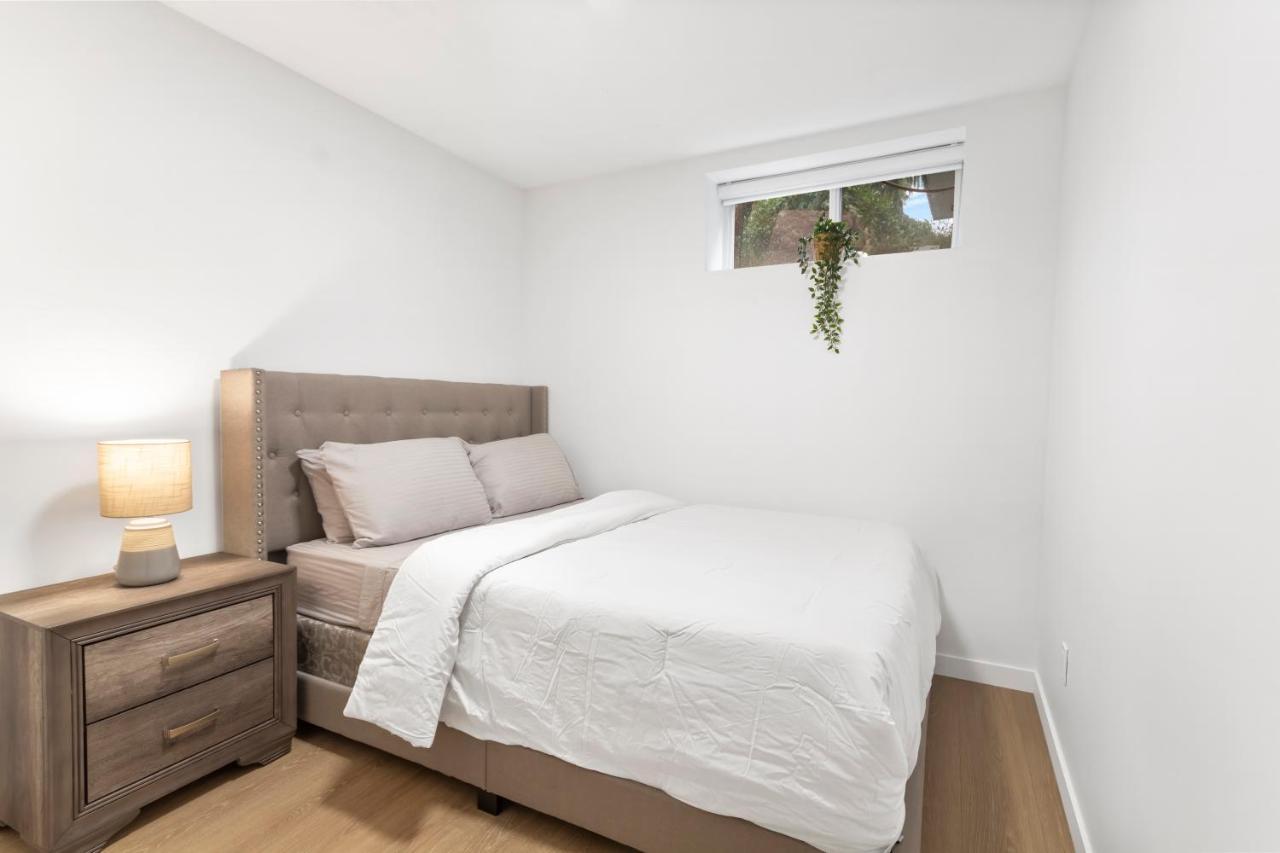 Pristine 3 Beds 2 Washroom Guest Suite 서레이 외부 사진