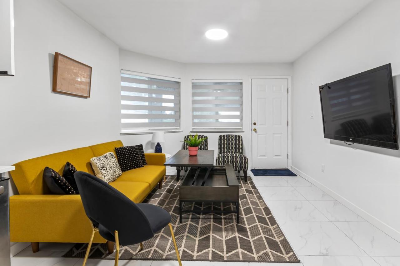 Pristine 3 Beds 2 Washroom Guest Suite 서레이 외부 사진