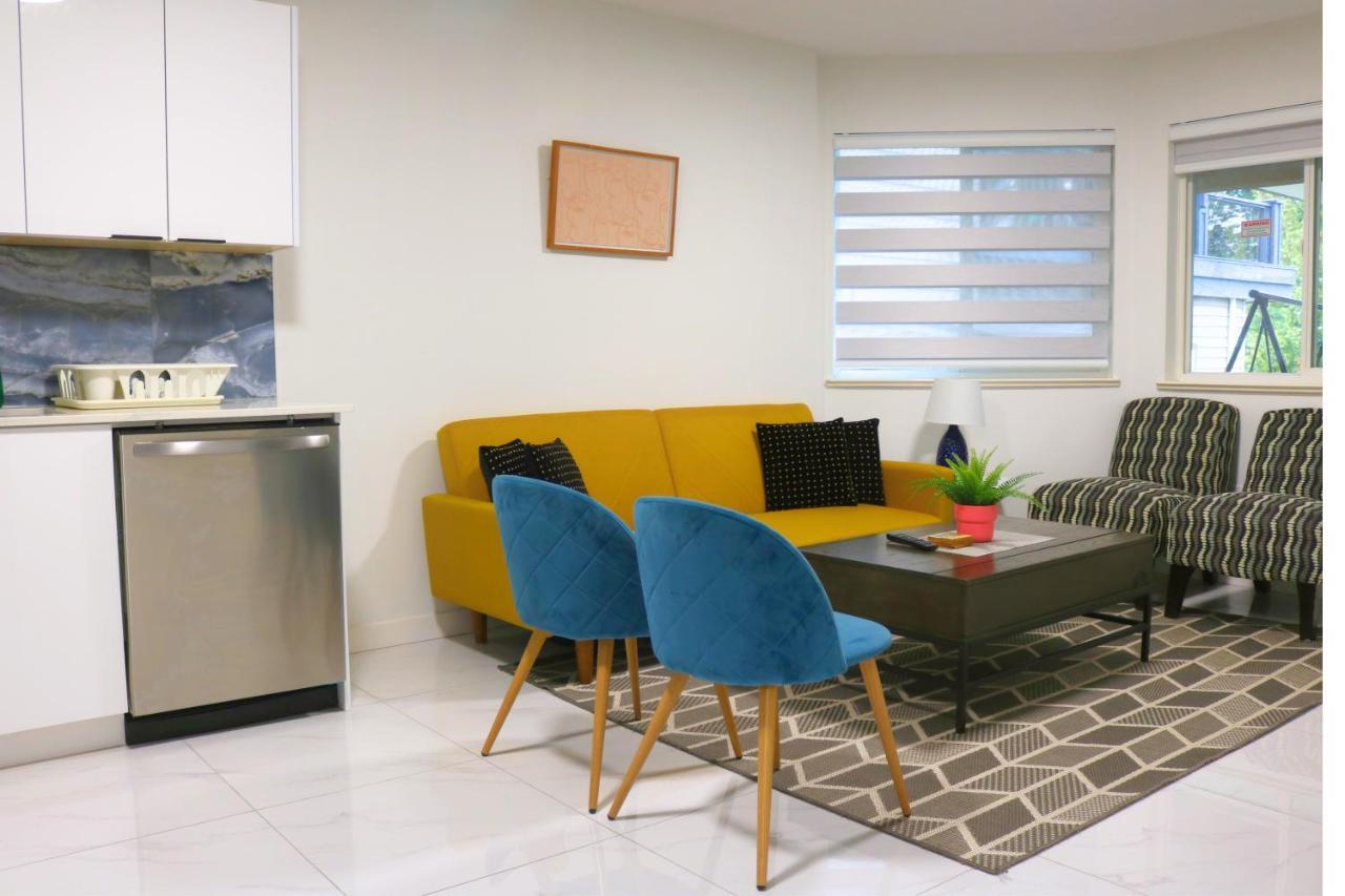 Pristine 3 Beds 2 Washroom Guest Suite 서레이 외부 사진