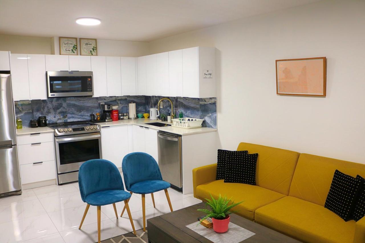 Pristine 3 Beds 2 Washroom Guest Suite 서레이 외부 사진