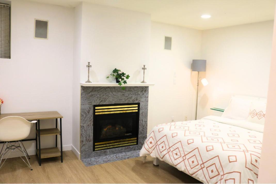 Pristine 3 Beds 2 Washroom Guest Suite 서레이 외부 사진