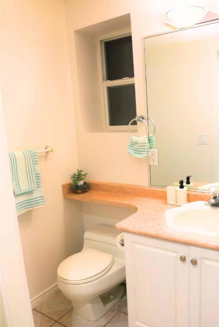 Pristine 3 Beds 2 Washroom Guest Suite 서레이 외부 사진